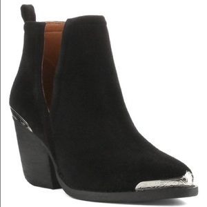 Cape Robbin “Maple” heeled booties